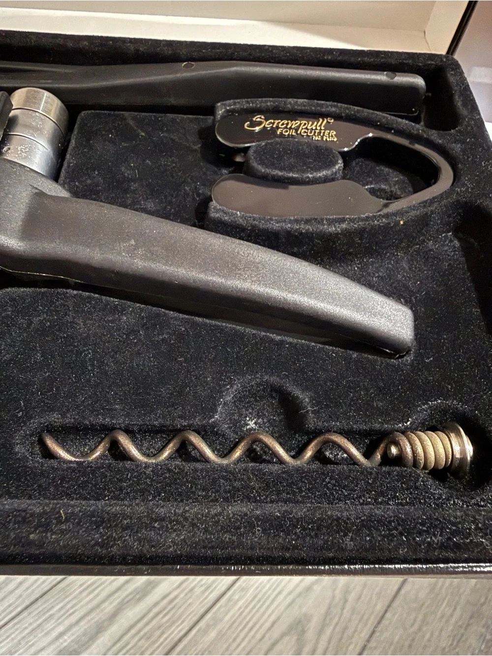 Le Creuset Screwpull Lever Model Corkscrew Bottle Opener & Foil Cutter In Box